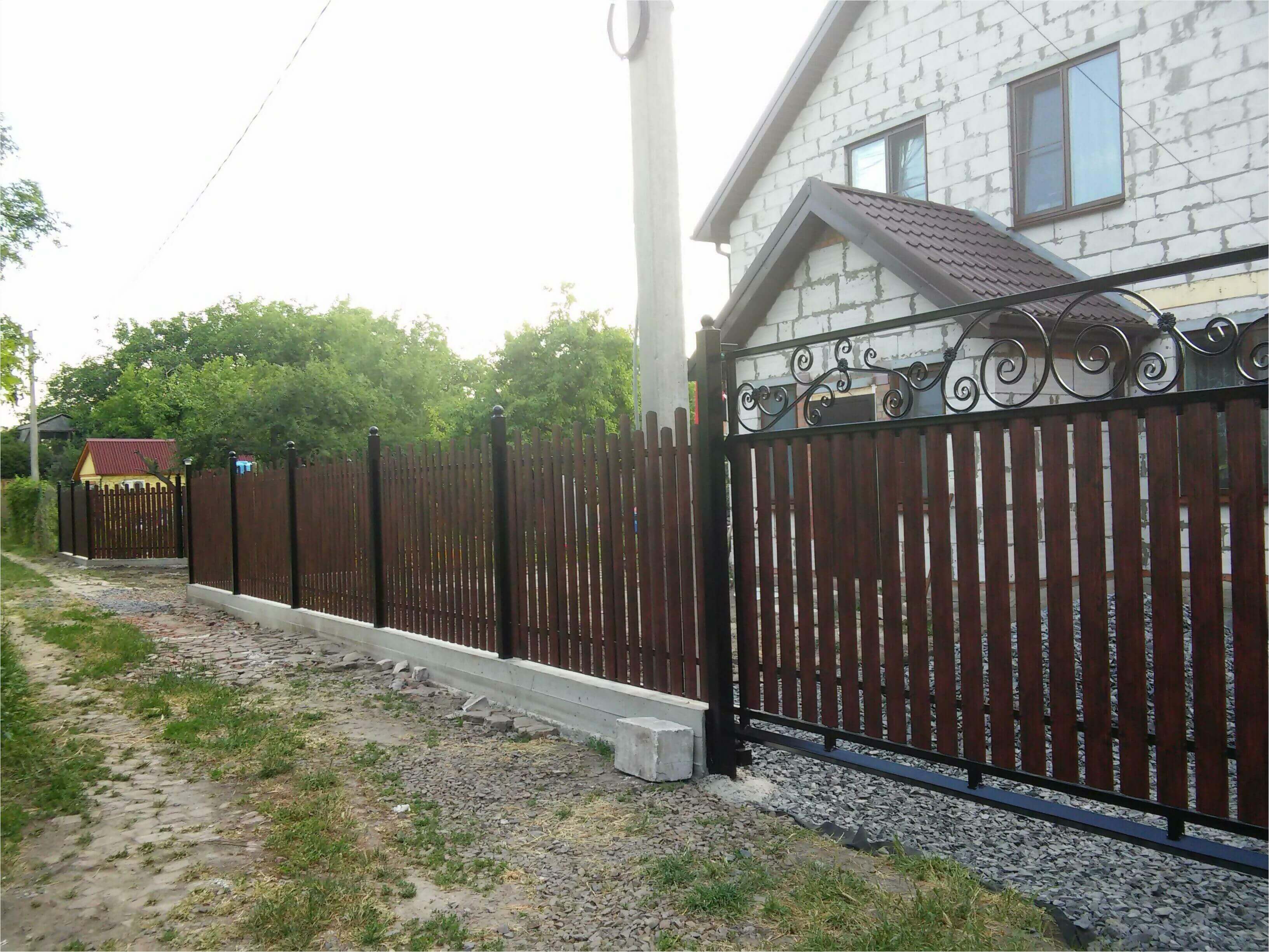 Забор из штакетника 90м фото1 в Березниках