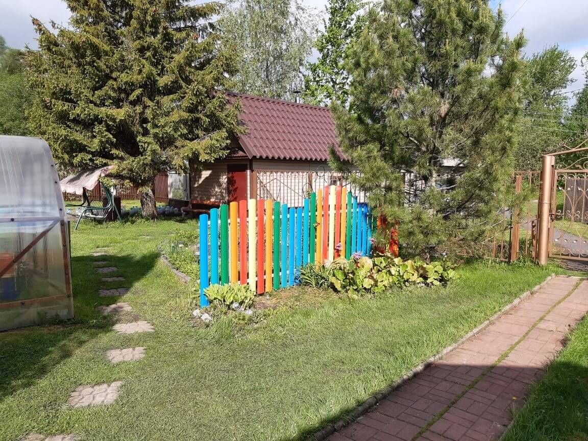 забор из разноцветного штакетника односторонний фото2 в Березниках