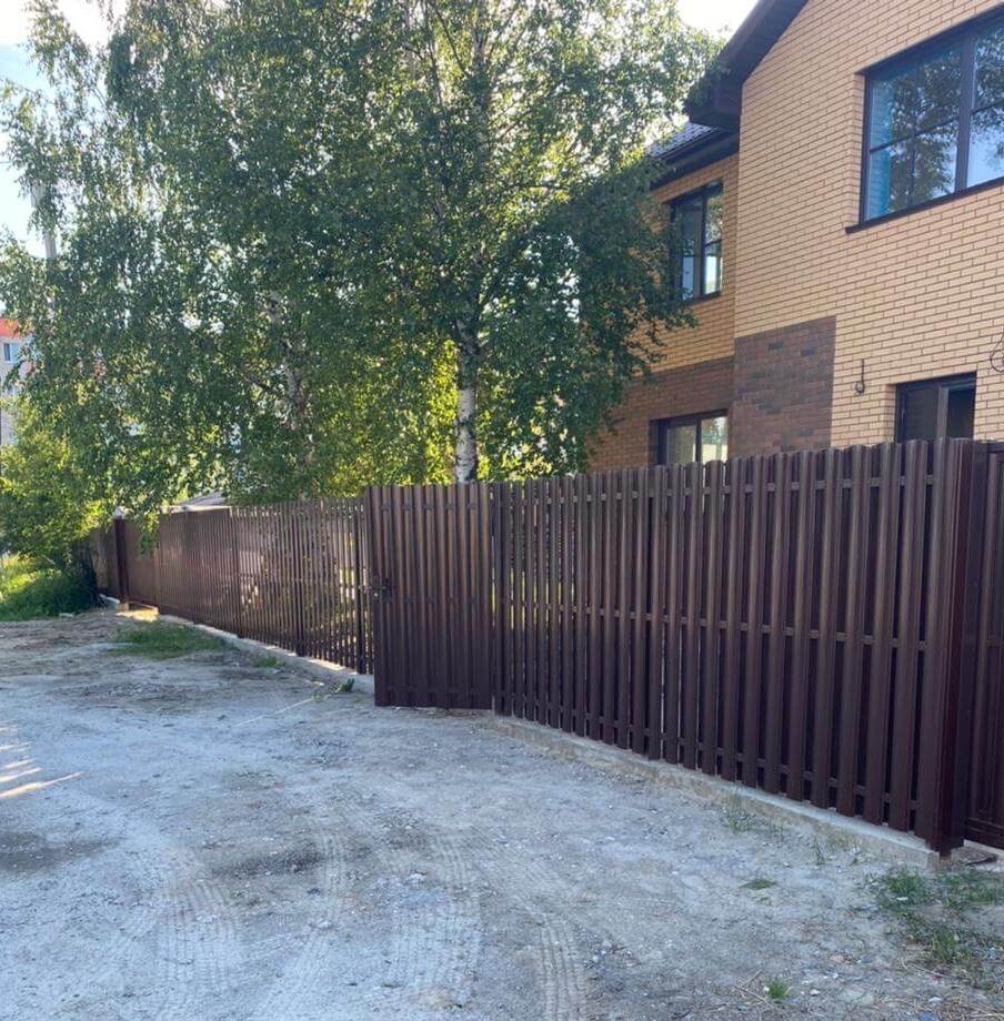 забор из штакетника шоколад фото1 в Березниках