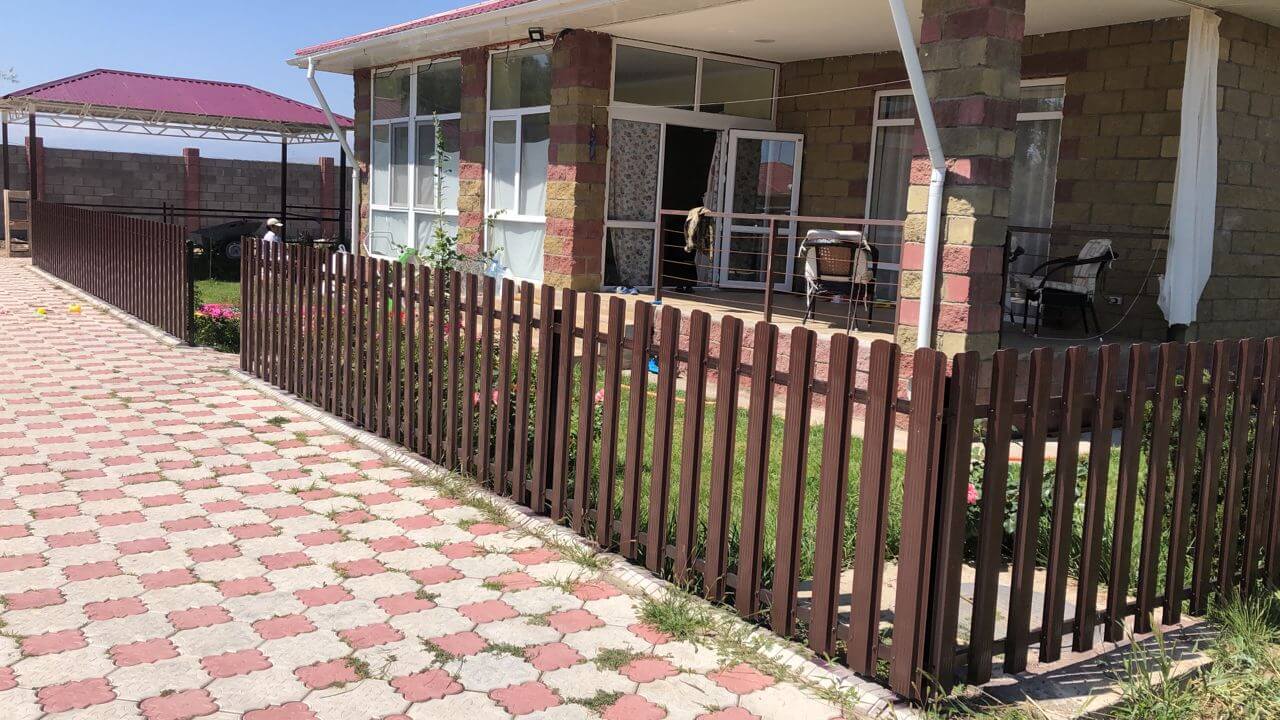 забор из штакетника шоколад фото1 в Березниках