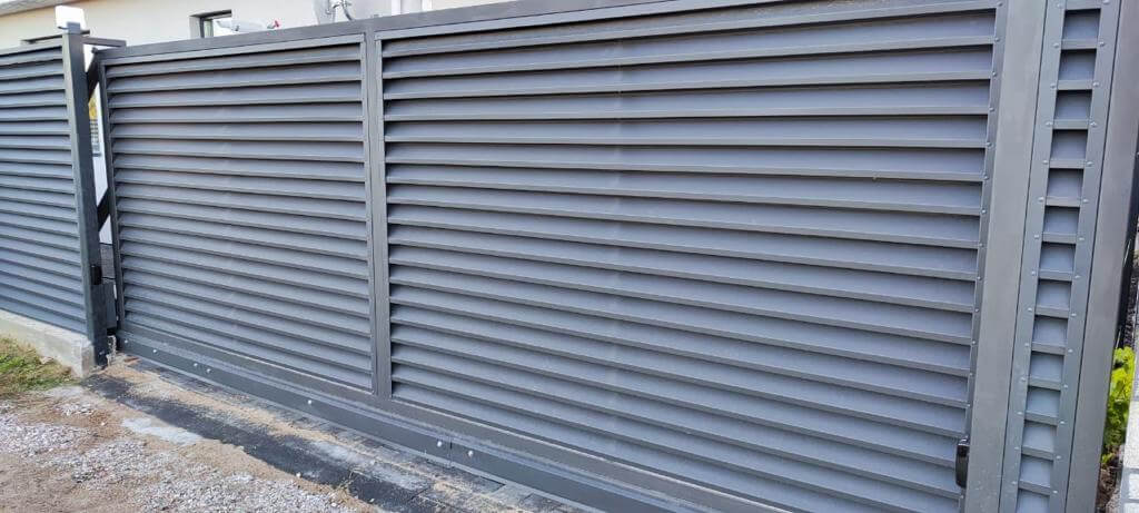 забор с ламелями эко-z ral7024/7024 серый графит двусторонний матте фото7 в Березниках