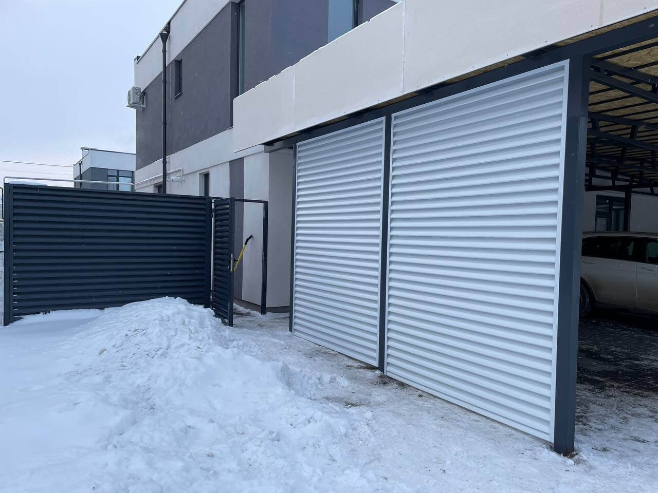 Парковочное место из ламелей Еврожалюзи RAL9003/9003 Белый двусторонний фото 1 в Березниках