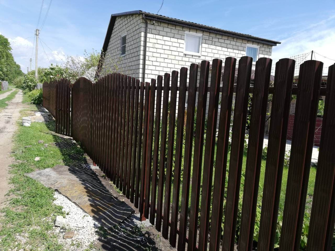 Забор из евроштакетника Плетенка 19м RAL8017 Шоколад в Березниках