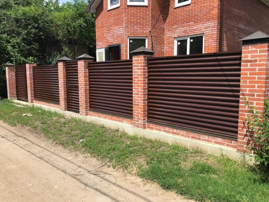 Забор из ламелей ЭКО-Z усиленных 25м RAL8017/8017 Шоколад двусторонний в Березниках