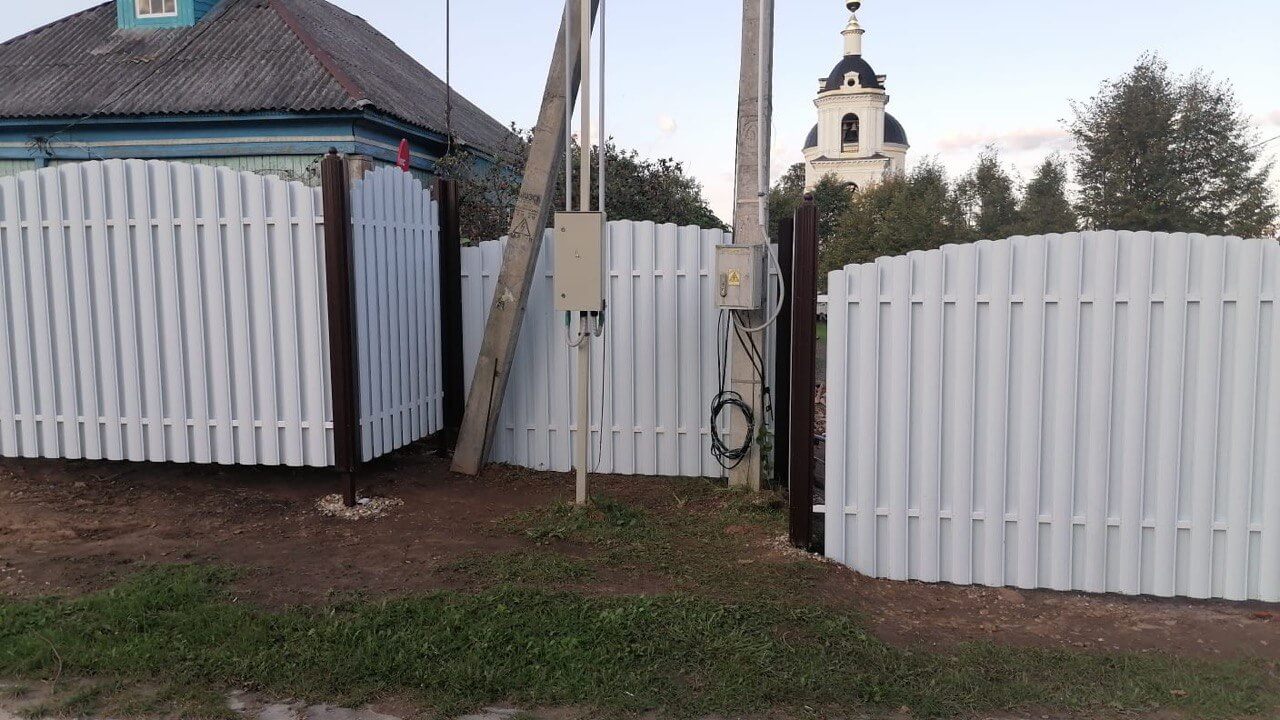 Забор из евроштакетника 24м RAL9003/9003 Белый двухсторонний фото 3 в Березниках