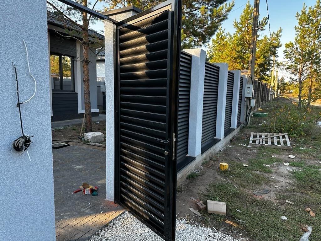 Забор-жалюзи 18м RAL9005/9005 Черный двухсторонний МАТТЕ фото 6 в Березниках