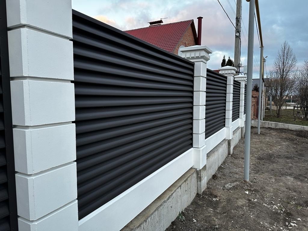 Забор из ламелей Еврожалюзи 35м RAL8019/8019 Темный Шоколад двусторонний MATTE в Березниках