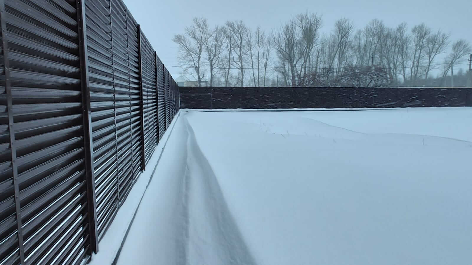 Забор из ламелей Еврожалюзи 108м RAL8017/8017 Шоколад двусторонний фото 1 в Березниках