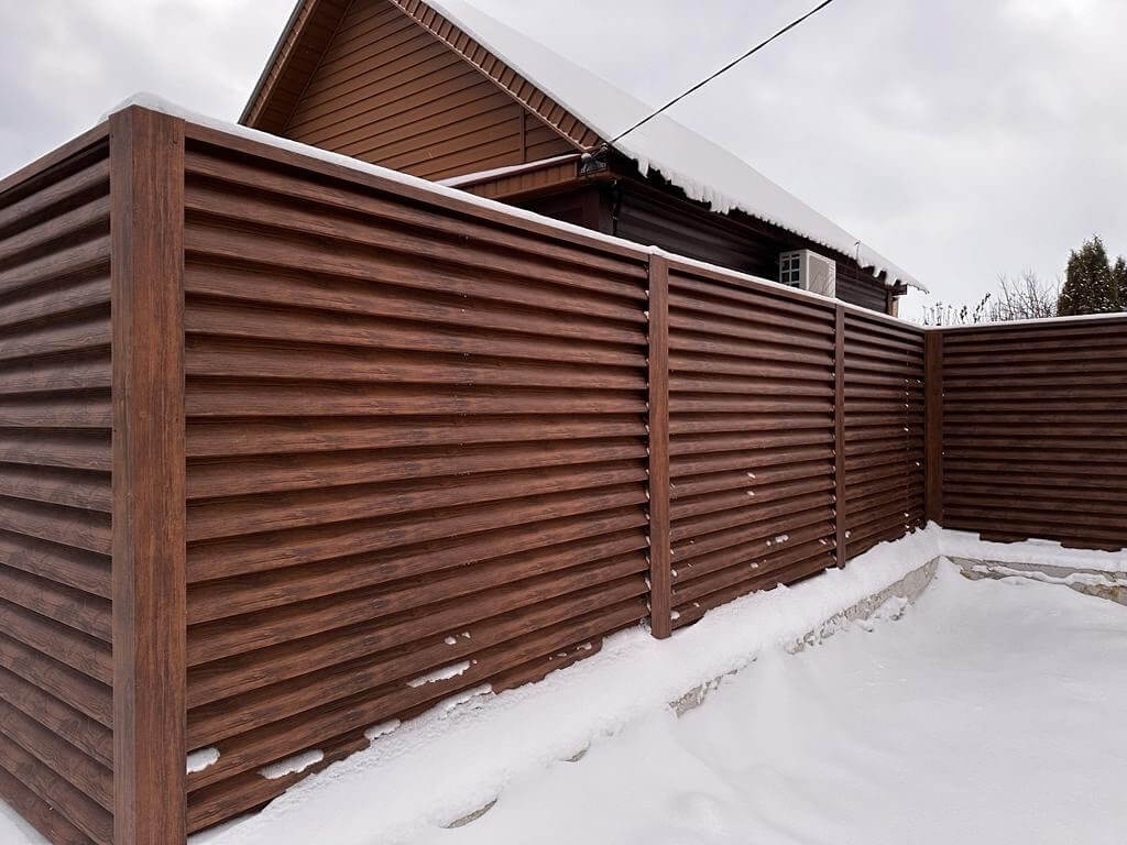 Забор-жалюзи из ламелей еврожалюзи 43м Каштан Printech фото 5 в Березниках