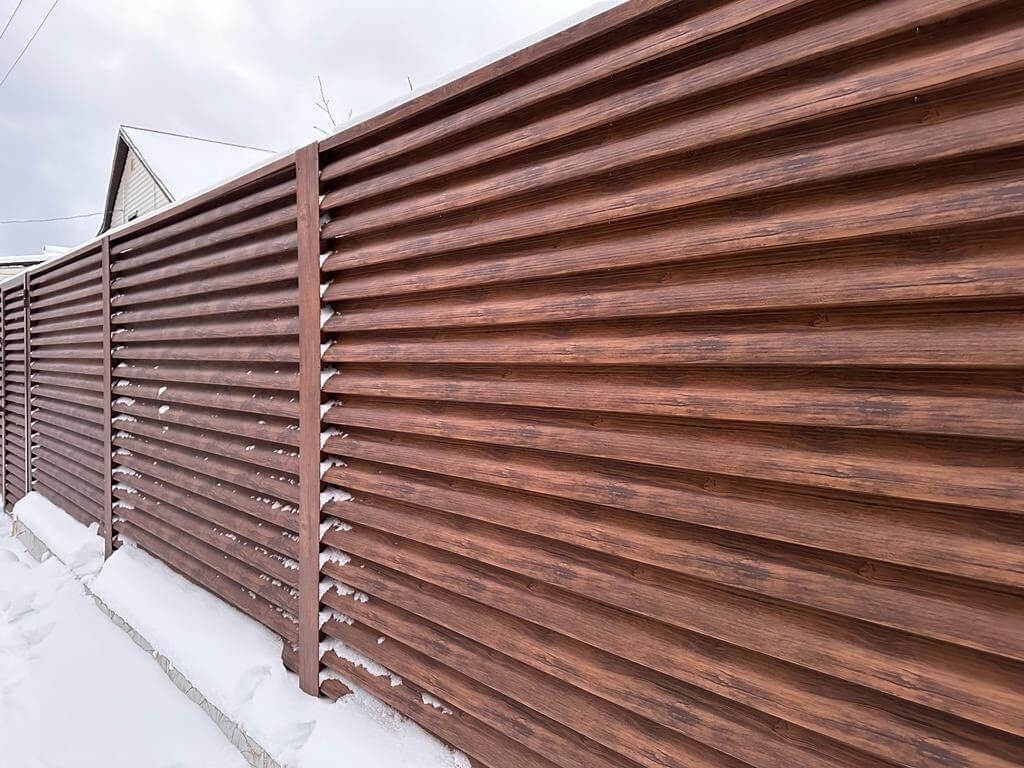 Забор-жалюзи из ламелей еврожалюзи 43м Каштан Printech в Березниках
