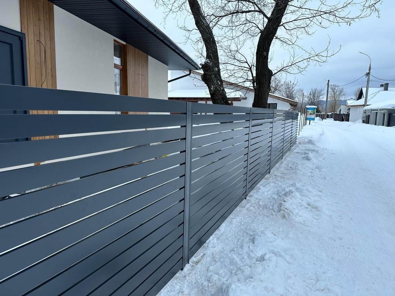 Забор-ранчо из металлопланкена 37м RAL7024 Серый Графит фото 5 в Березниках