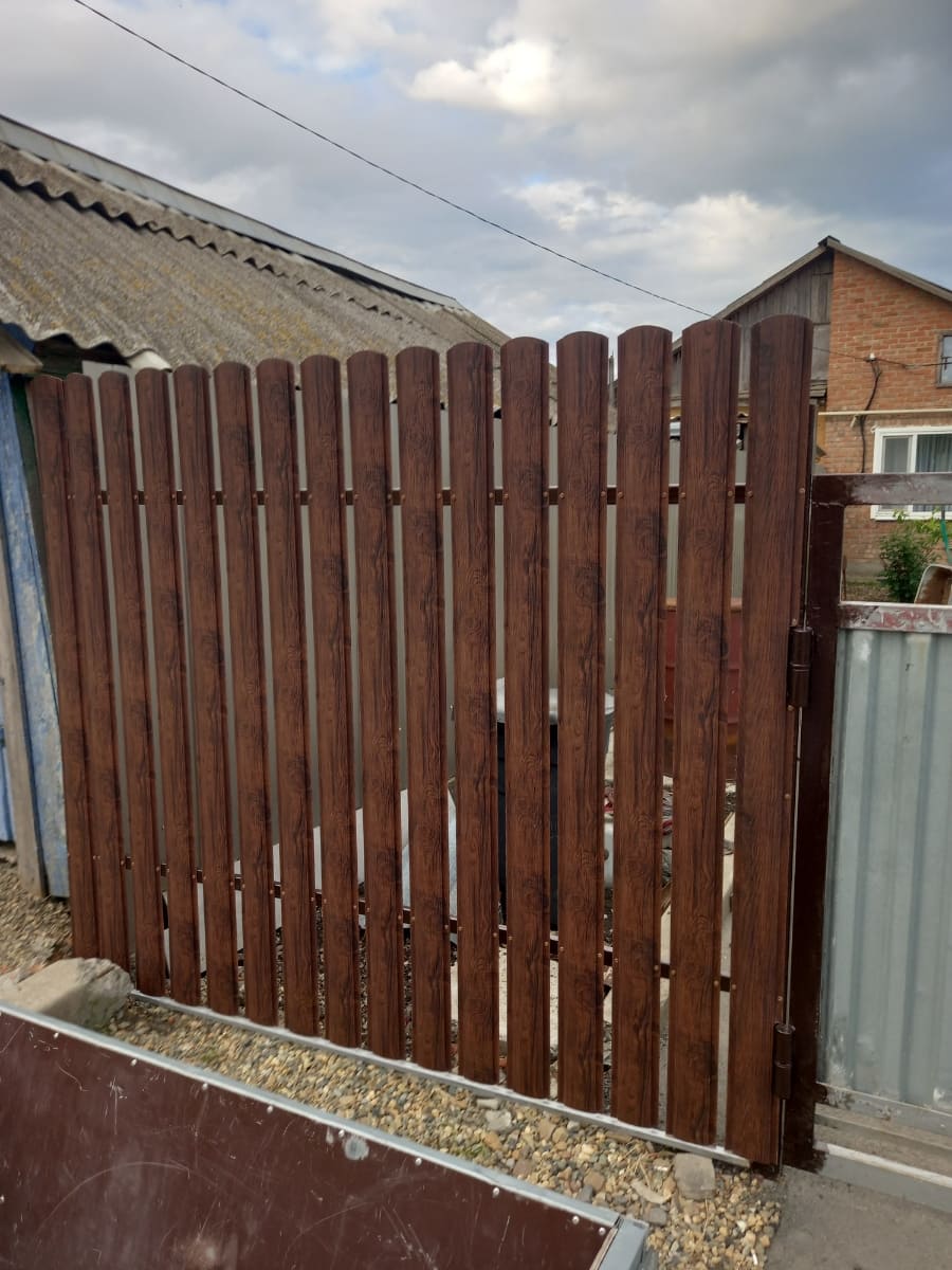 Забор из евроштакетника 2м Античный Дуб SteelArt двусторонний в Березниках