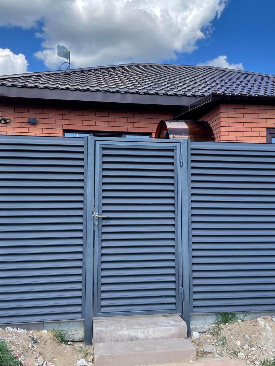 Забор из ламелей еврожалюзи 24м RAL7024 Серый Графит МАТТЕ фото 2 в Березниках