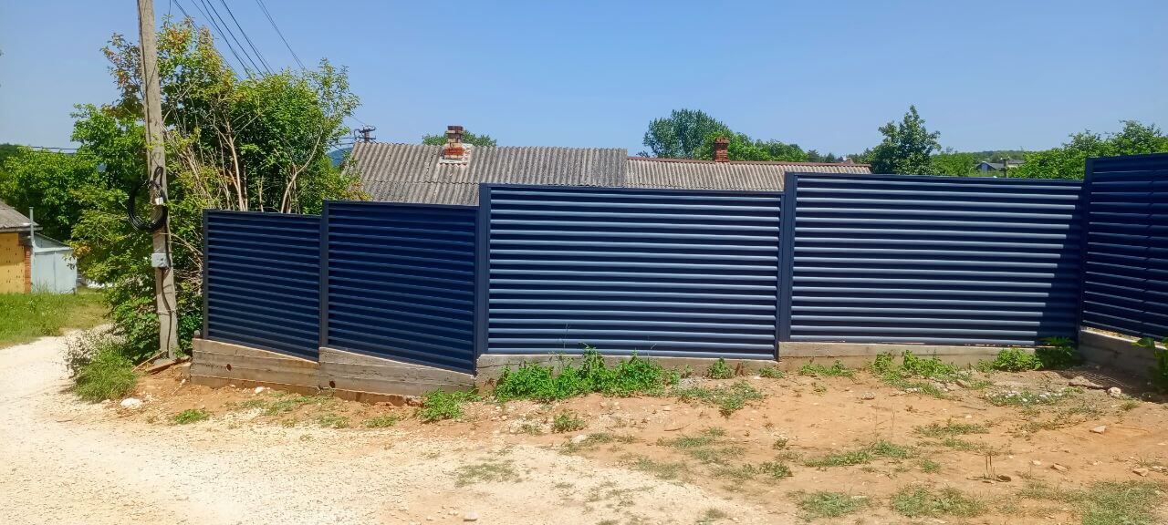 Забор-жалюзи из ламелей Еврожалюзи 53м RAL7024 Серый Графит МАТТЕ фото 6 в Березниках