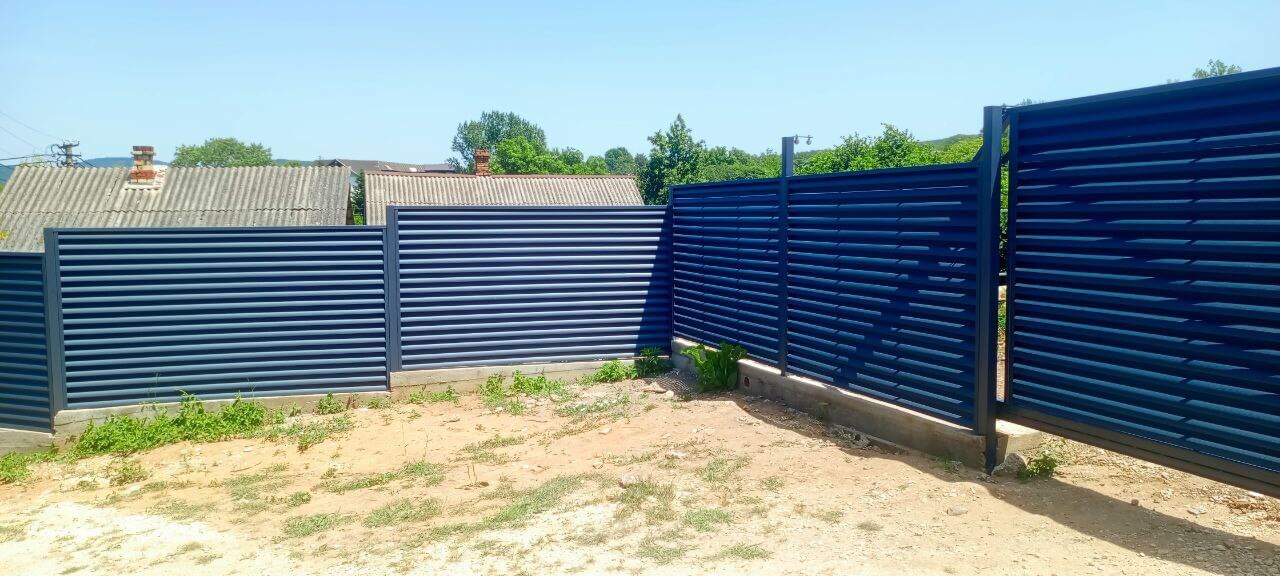 Забор-жалюзи из ламелей Еврожалюзи 53м RAL7024 Серый Графит МАТТЕ фото 4 в Березниках