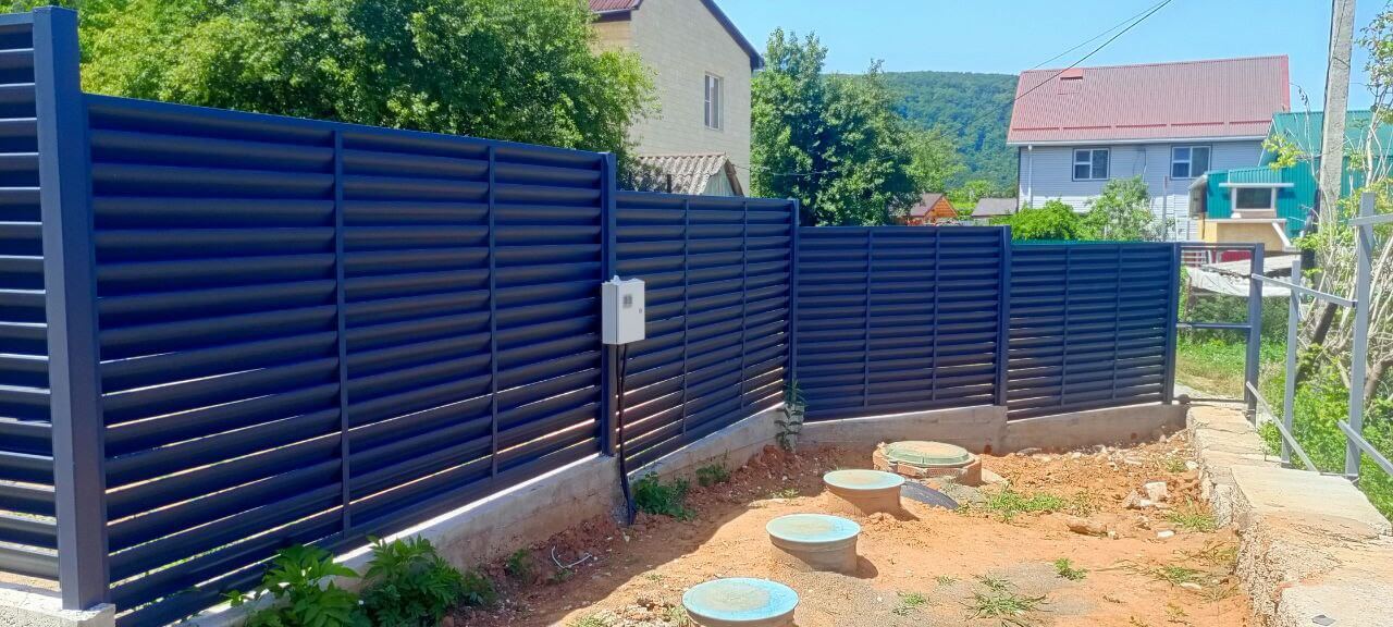 Забор-жалюзи из ламелей Еврожалюзи 53м RAL7024 Серый Графит МАТТЕ фото 2 в Березниках