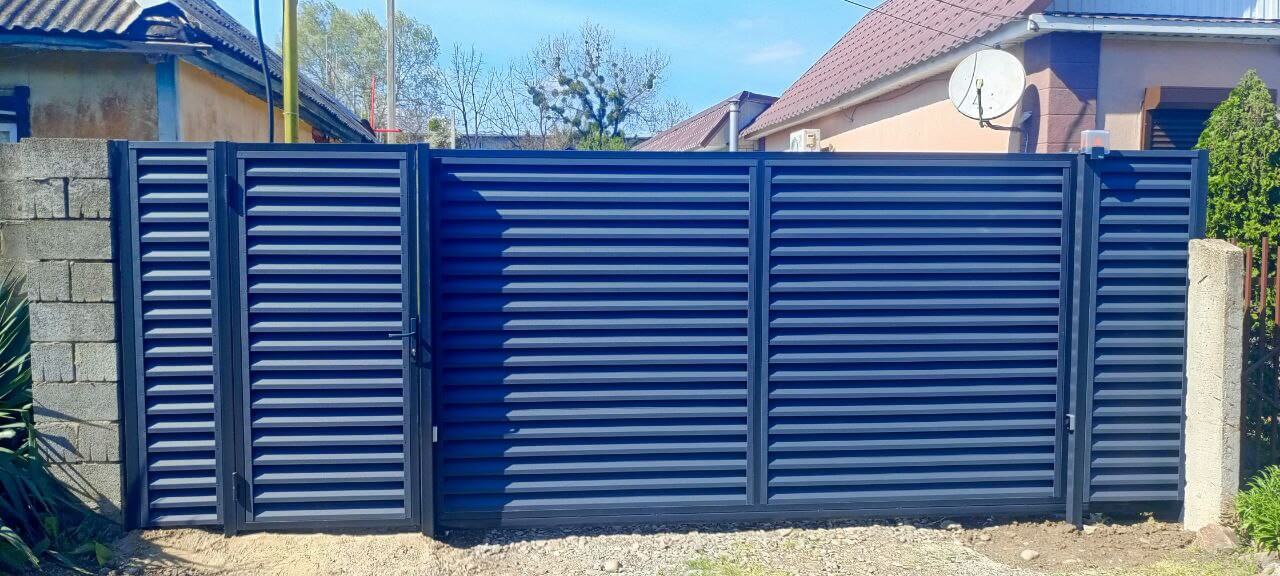Забор-жалюзи из ламелей Еврожалюзи 53м RAL7024 Серый Графит МАТТЕ фото 1 в Березниках