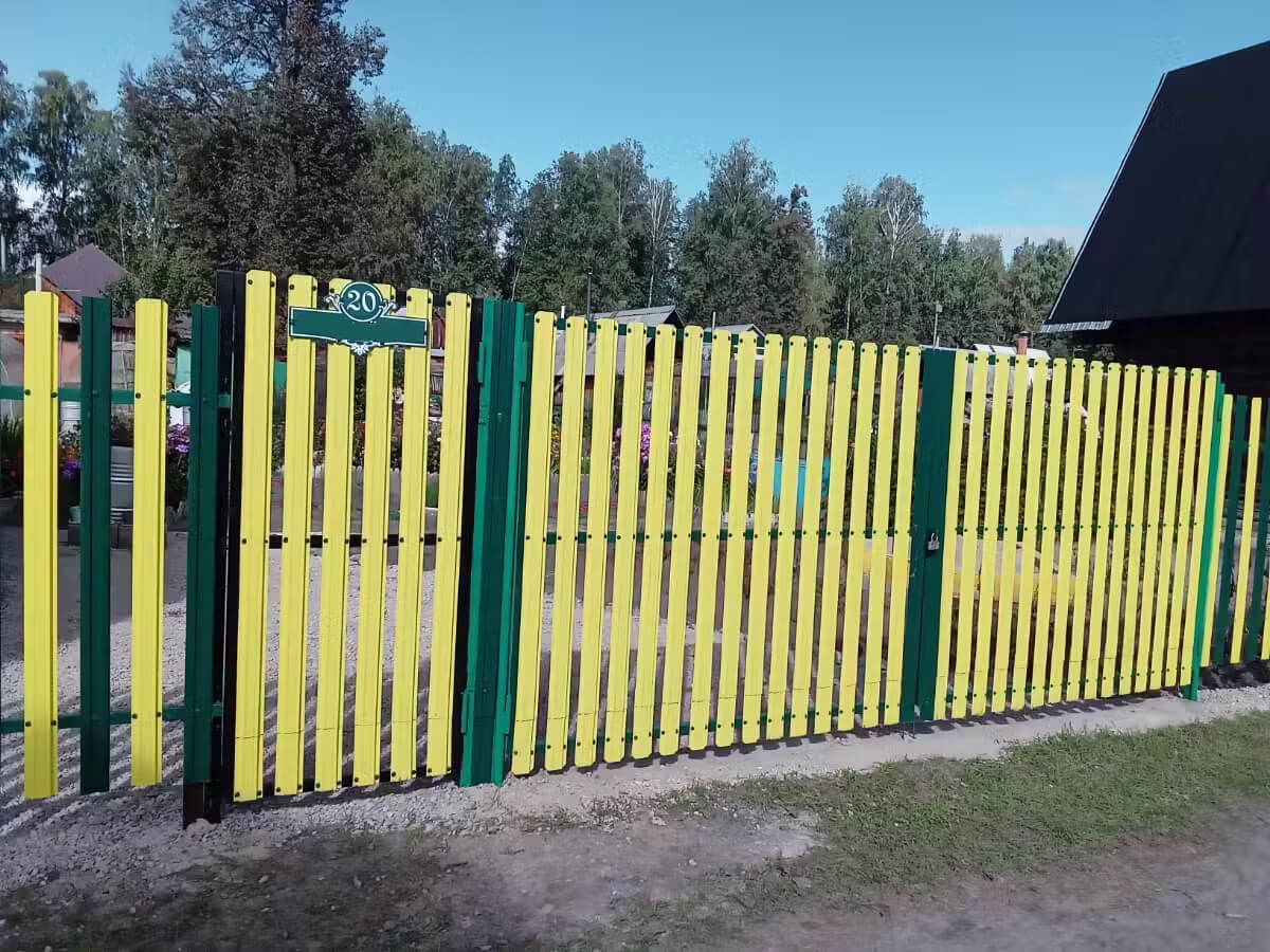 Забор из евроштакетника 13м RAL1018 Желтый в Березниках