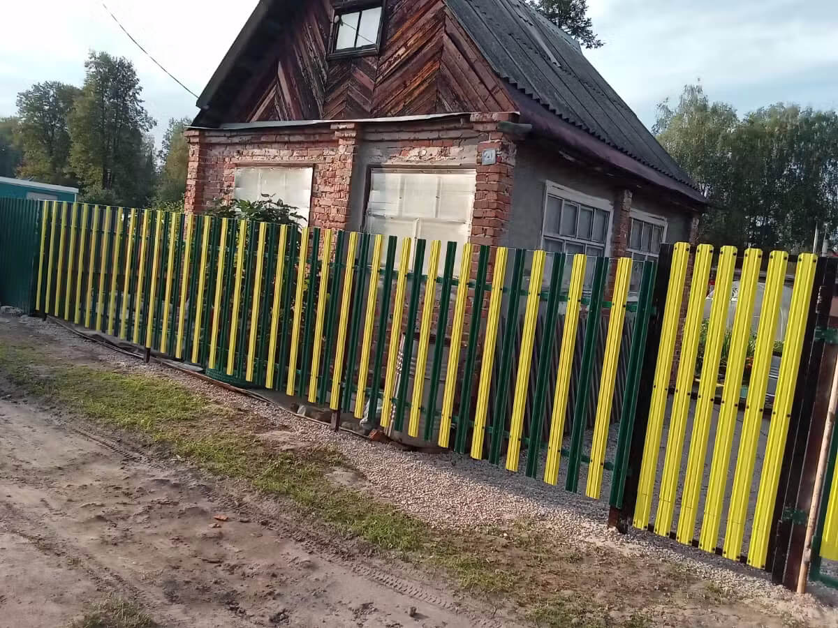 Забор из евроштакетника 13м RAL1018 Желтый фото 1 в Березниках