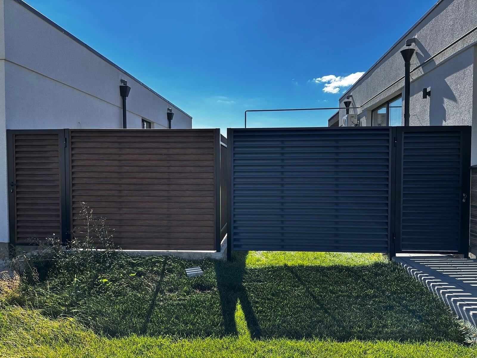 Заборы-жалюзи из ламелей Еврожалюзи 8м RAL7024/7024 Серый Графит двусторонний МАТТЕ, Каштан (Printech) фото 2 в Березниках