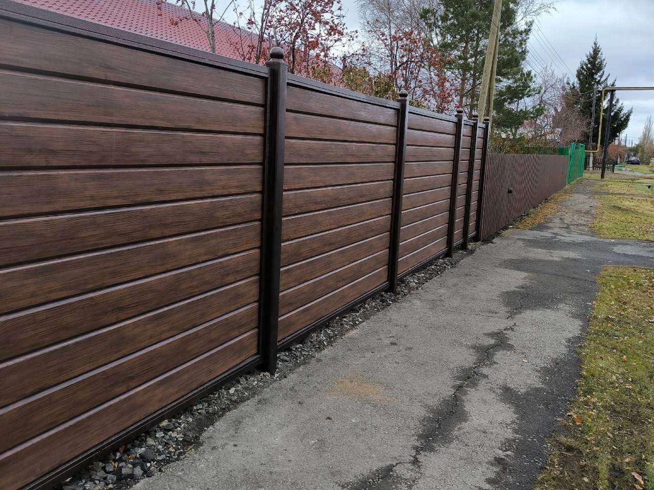Забор из металлосайдинга Евро-Брус 46м Античное Дерево Принтек фото 1 в Березниках