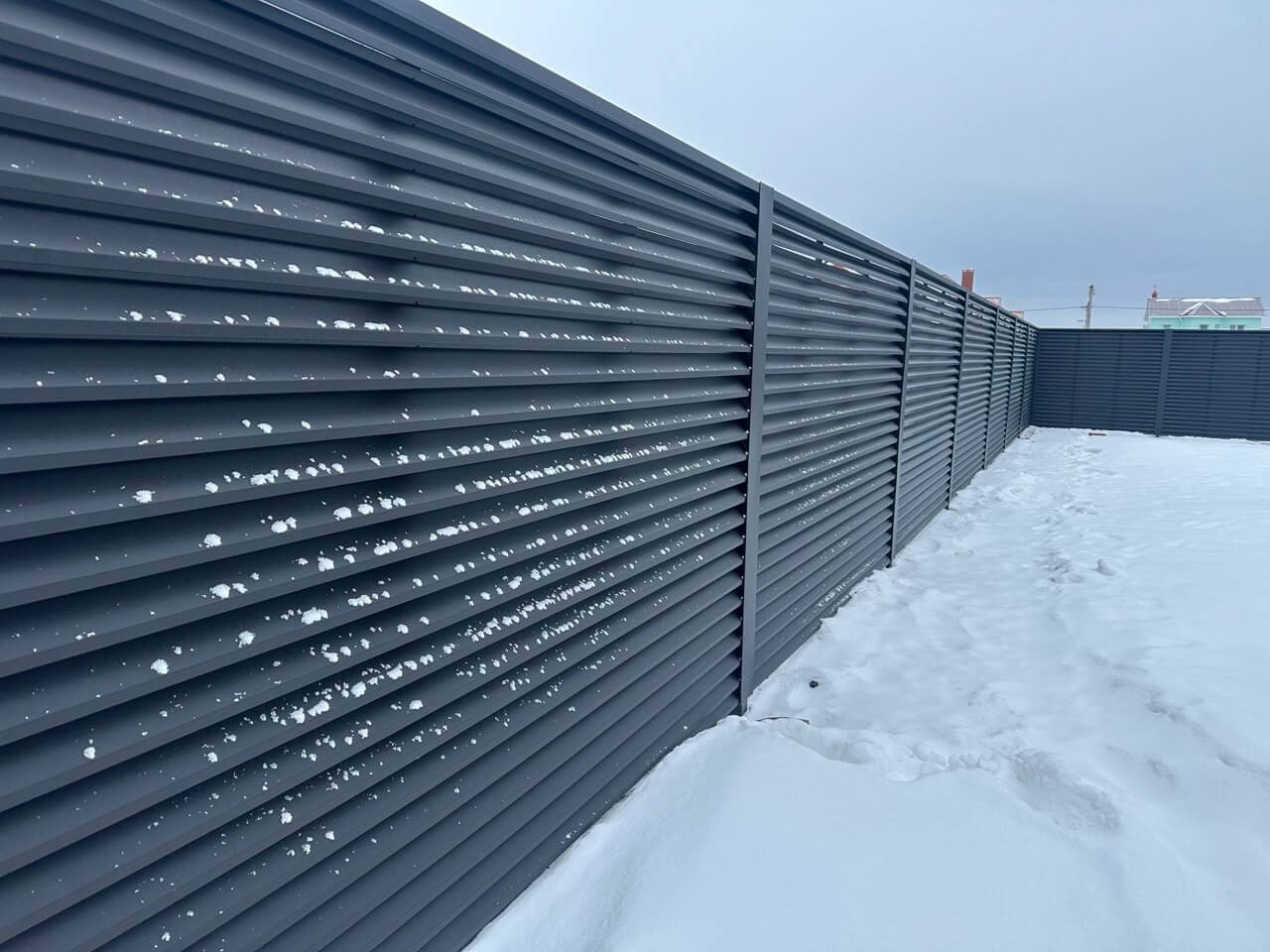 Забор-жалюзи из ламелей ЭКО-Z 130м RAL9005 Черный МАТТЕ в Березниках