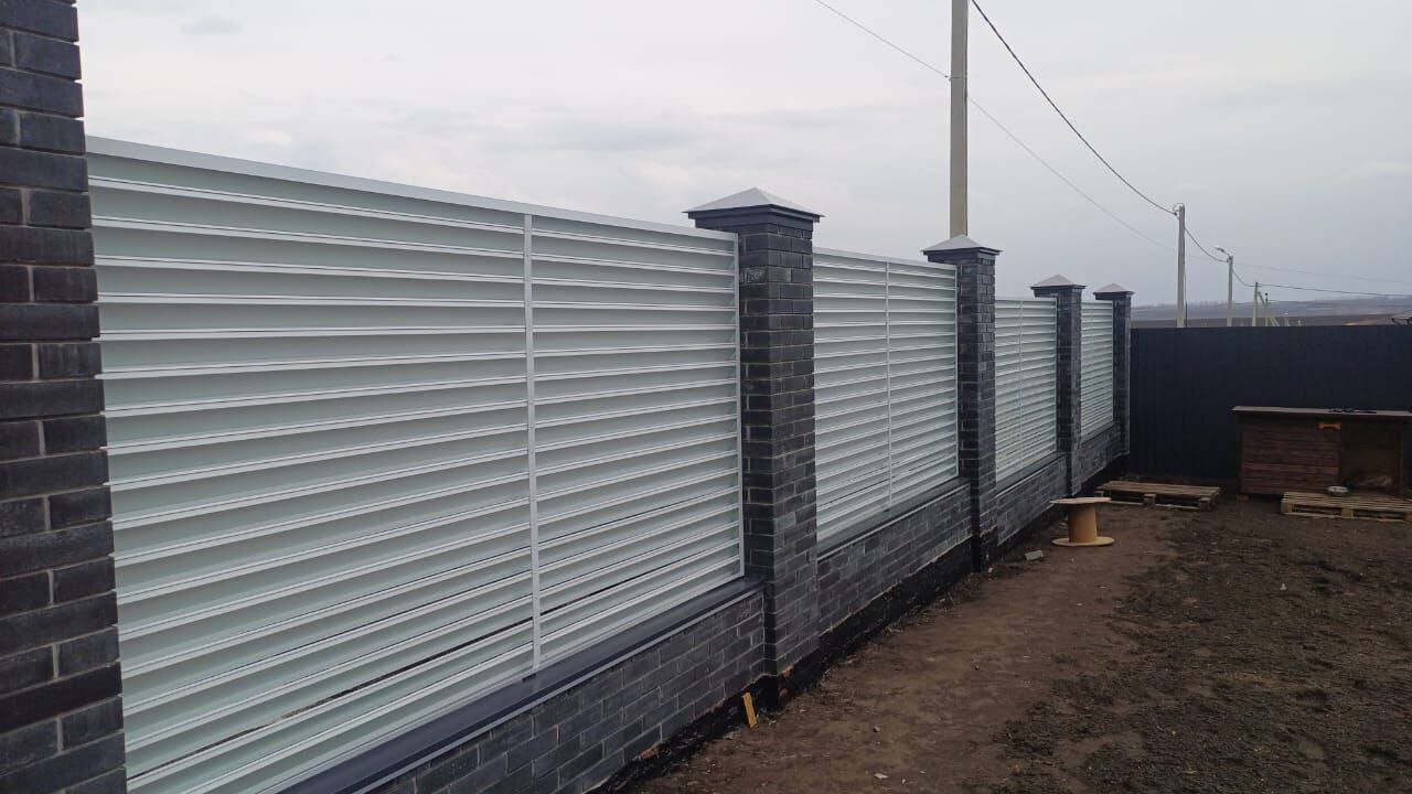 Забор-жалюзи из ламелей ЭКО-Z 94м RAL9003/9003 Белый двусторонний фото 1 в Березниках