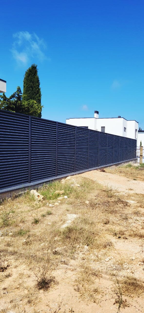 Забор-жалюзи 65м RAL7024/7024 Серый Графит МАТТЕ двусторонний фото 6 в Березниках