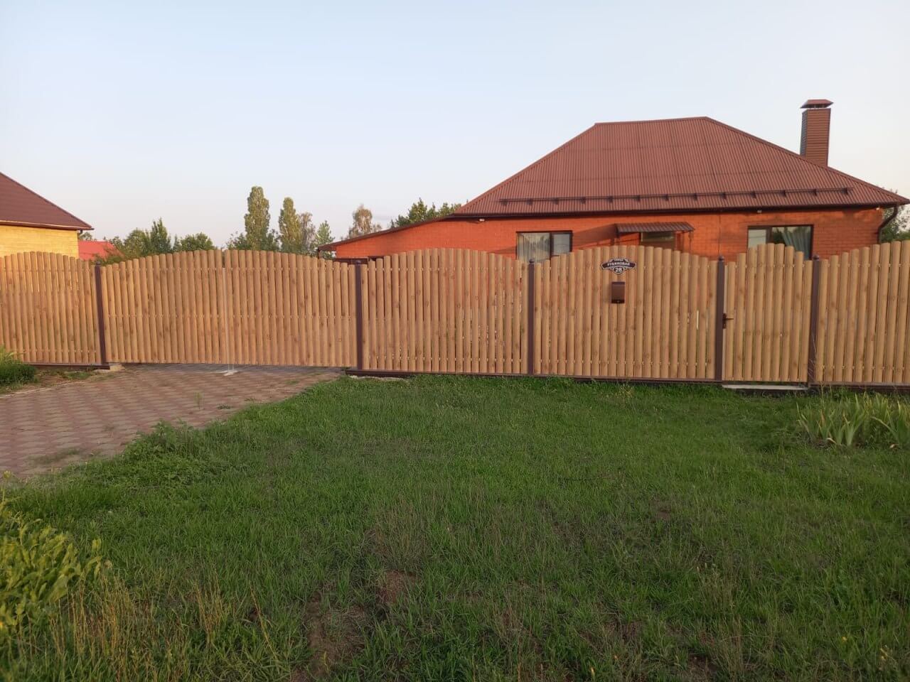 Забор из евроштакетника 24м Клен Светлый SteelArt фото 3 в Березниках