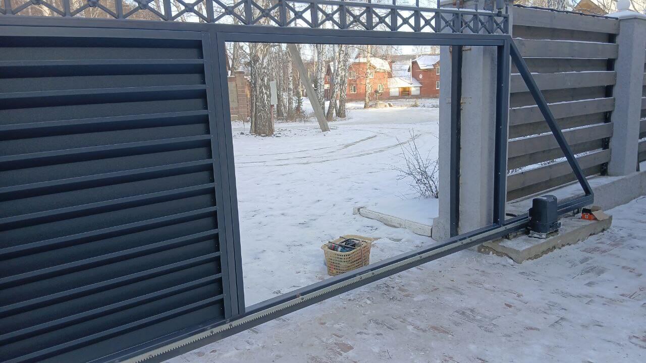 Входная группа из ламелей Хай-Тек RAL7024/7024 Серый Графит двусторонний МАТТЕ фото 10 в Березниках