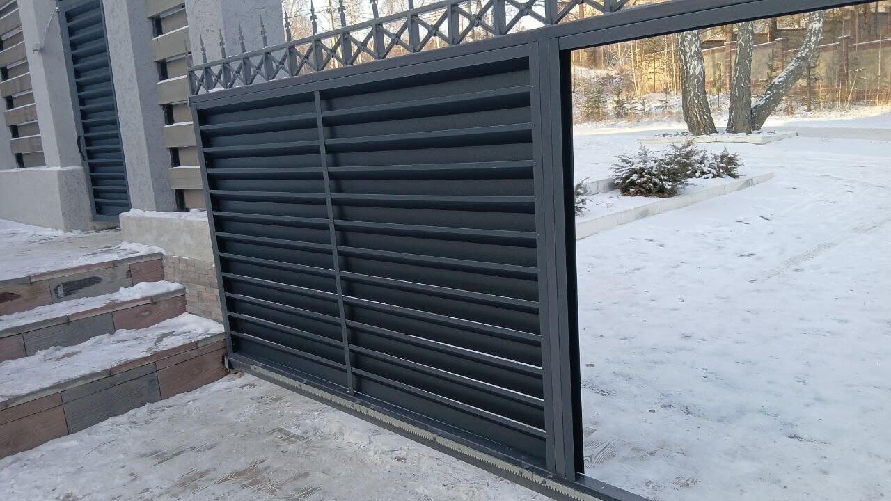 Входная группа из ламелей Хай-Тек RAL7024/7024 Серый Графит двусторонний МАТТЕ фото 16 в Березниках