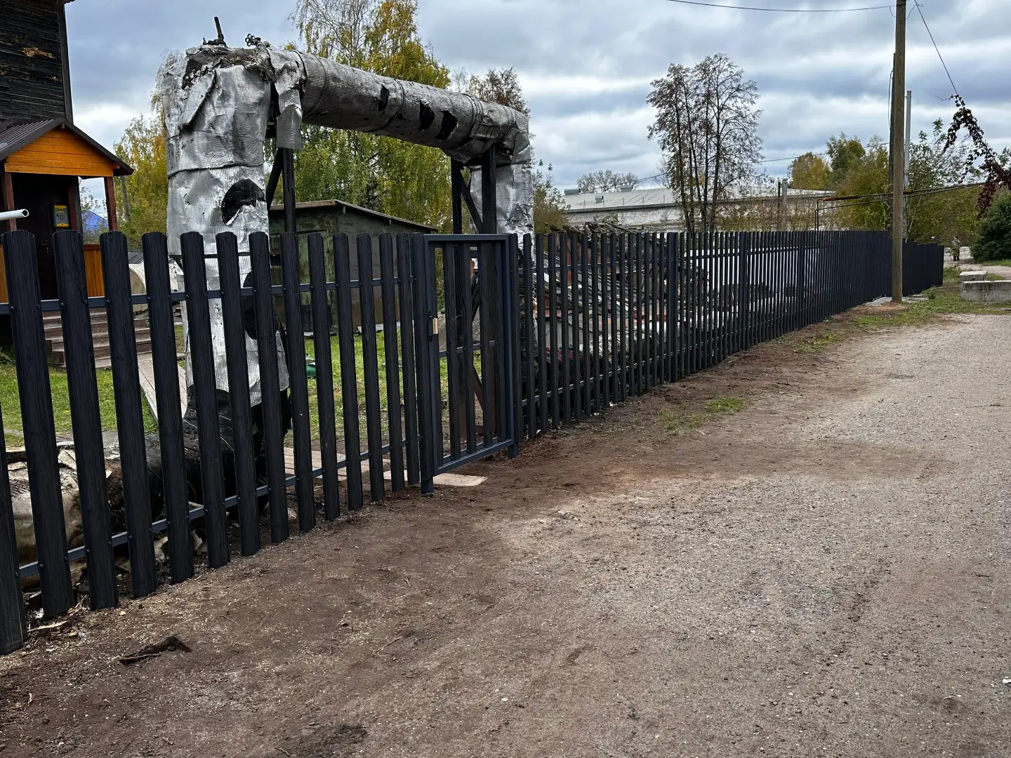 Забор из евроштакетника 63м Черное Дерево 3D Принтек фото 5 в Березниках