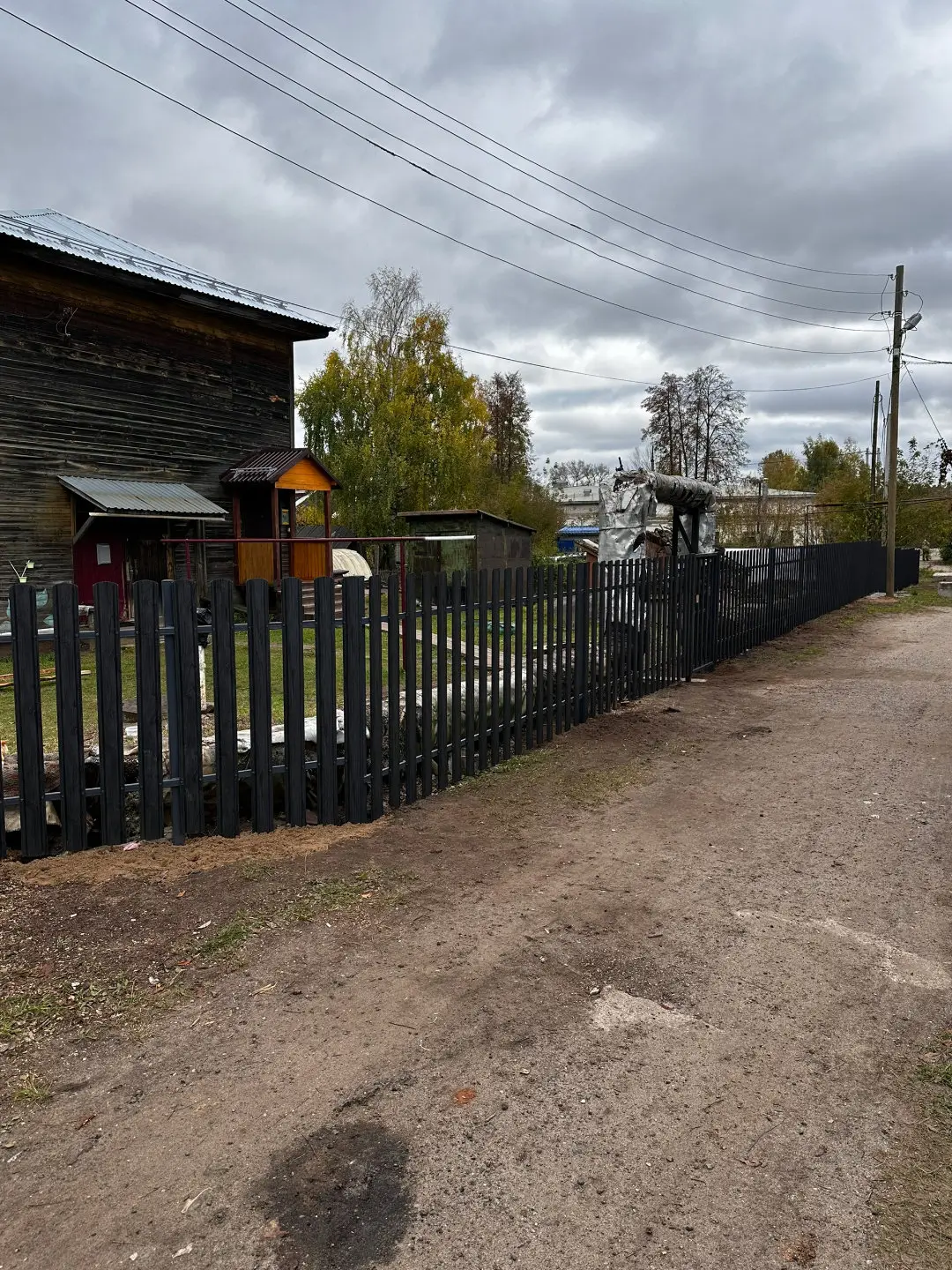 Забор из евроштакетника 63м Черное Дерево 3D Принтек фото 3 в Березниках