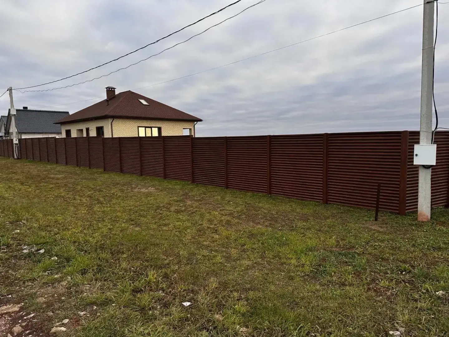 Забор-жалюзи из ламелей ЭКО-Z 58м Темный Дуб 3D Принтек фото 2 в Березниках