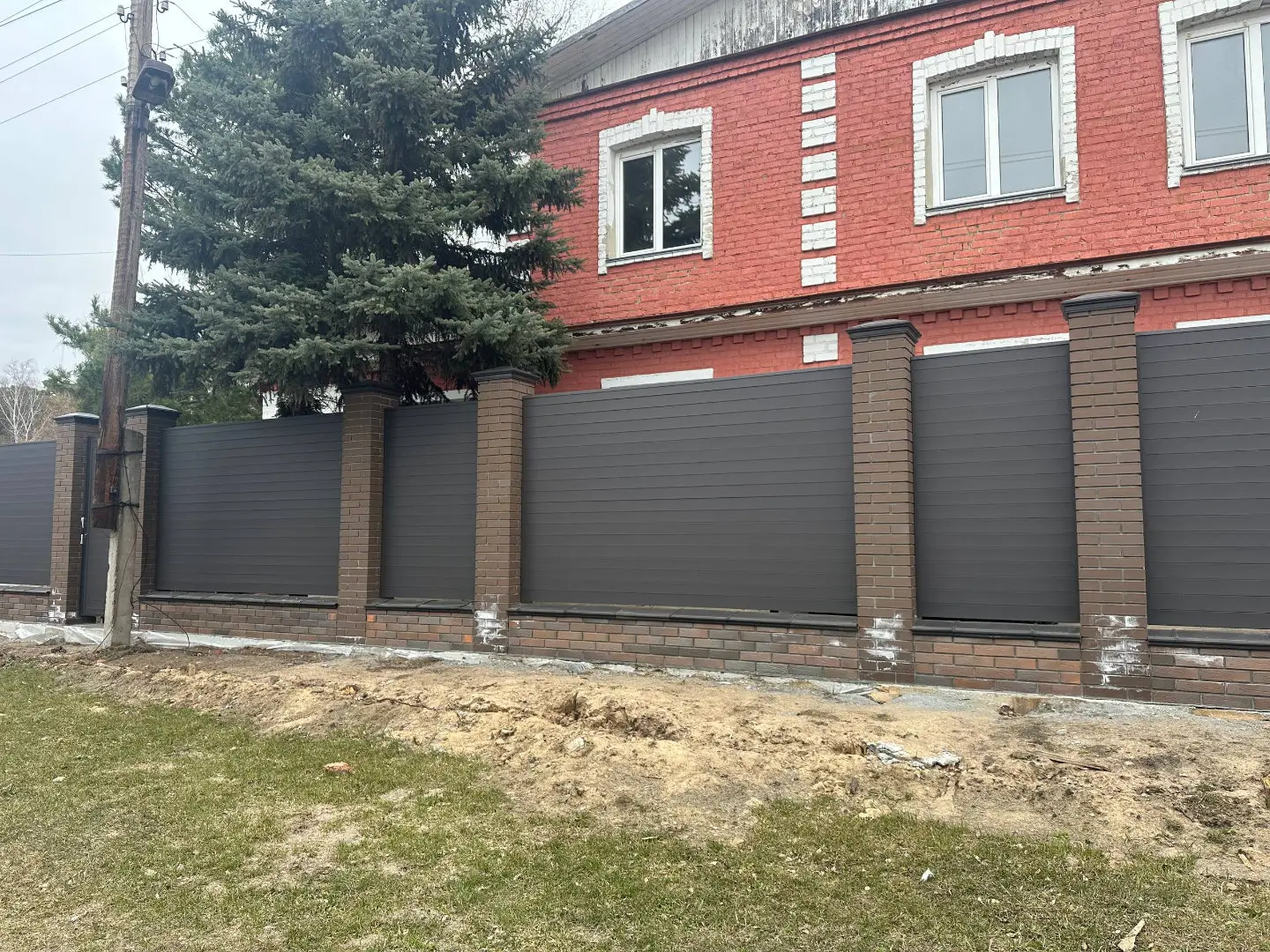 Забор-ранчо из металлического планкена 28м RAL8019 Темный Шоколад МАТТЕ в Березниках