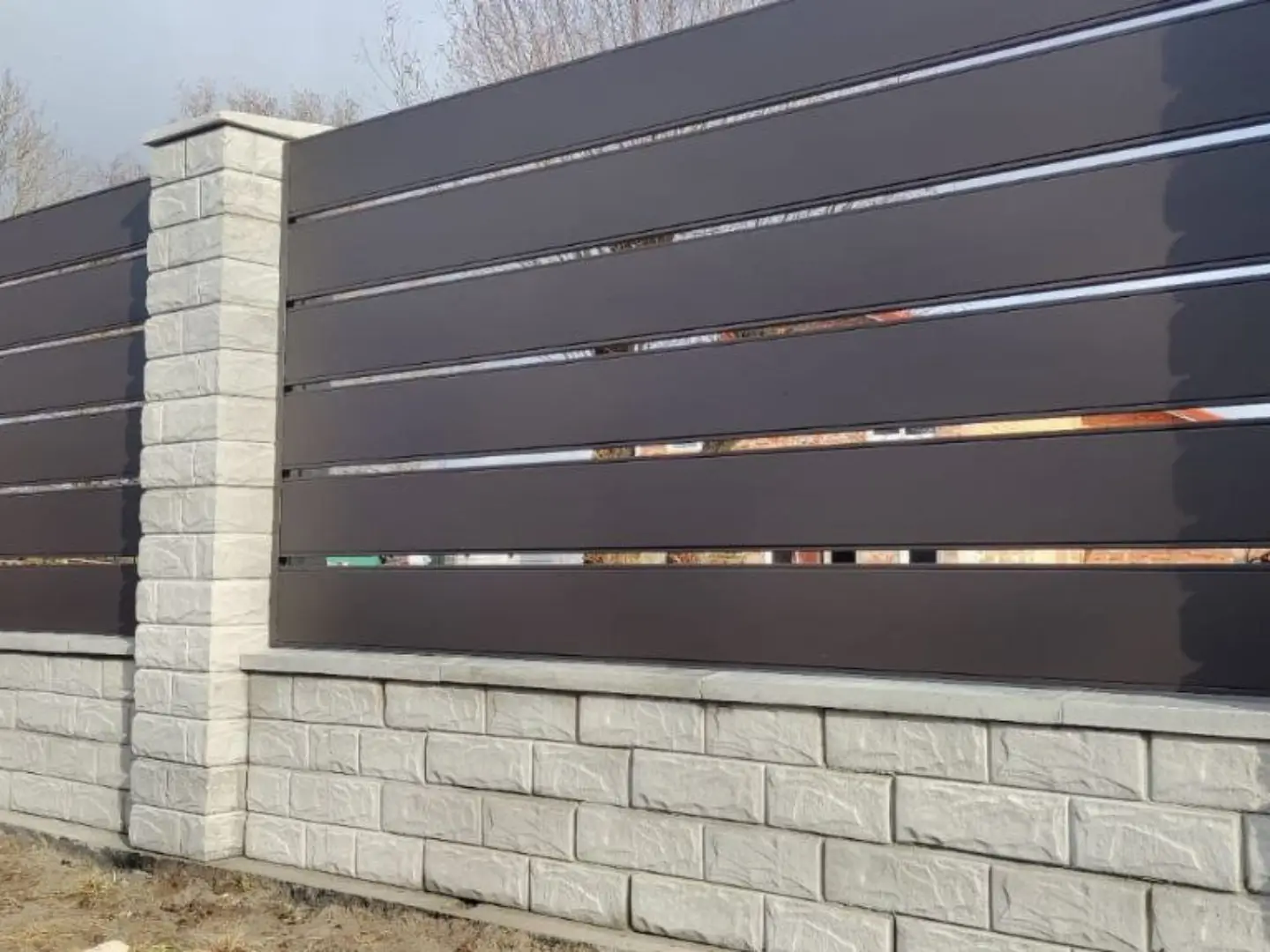 Забор-ранчо из металлопланкена 32м RAL8019 Темный Шоколад МАТТЕ фото 3 в Березниках