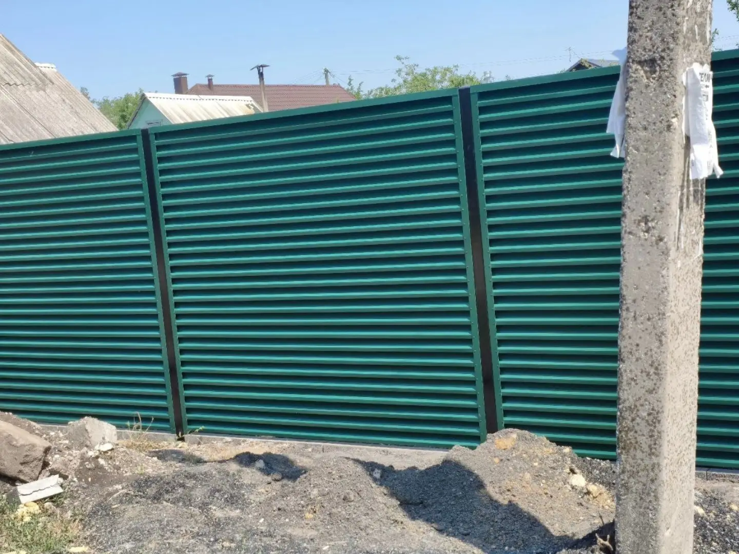 Забор-жалюзи из ламелей ЭКО-Z 24м RAL6005 Зеленый Мох фото 1 в Березниках