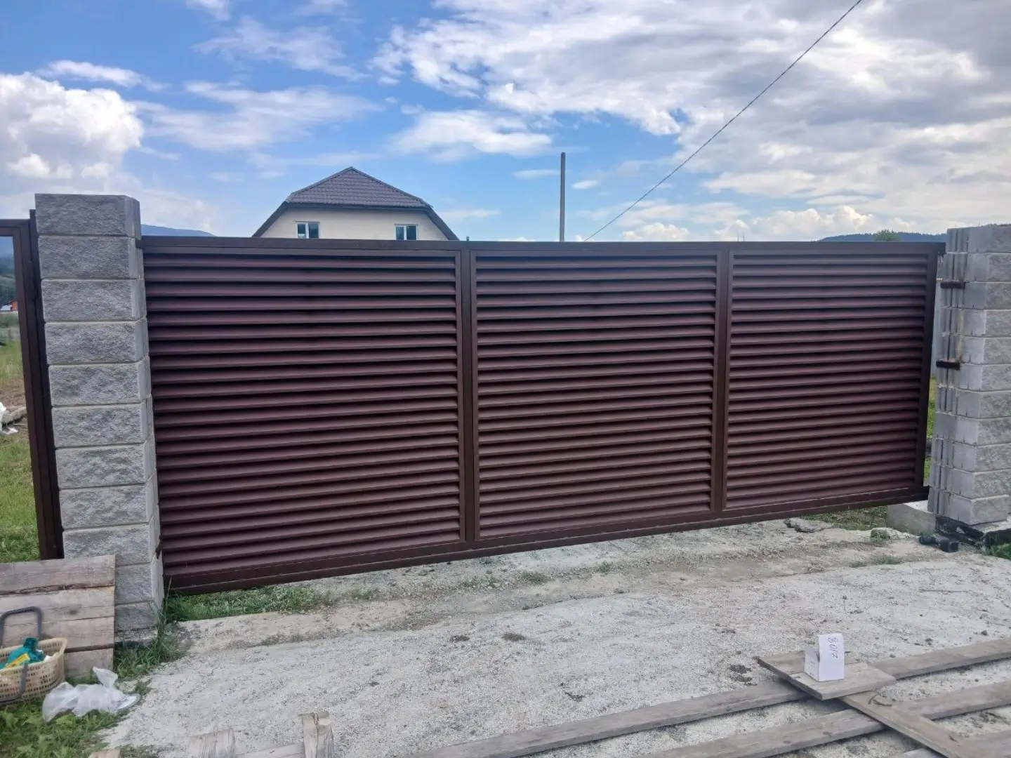 Забор-жалюзи из ламелей ЭКО-Z 16м RAL8017/8017 Шоколад двусторонний МАТТЕ фото 11 в Березниках