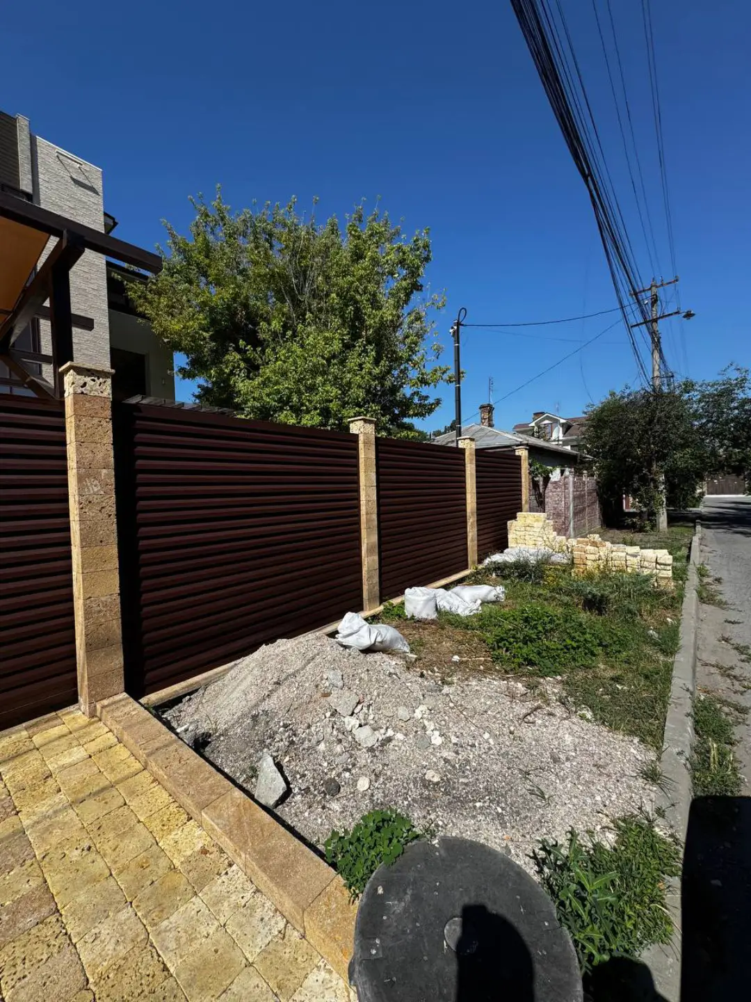 Забор-жалюзи из ламелей Реснички 12м RAL8017 Шоколад МАТТЕ фото 5 в Березниках